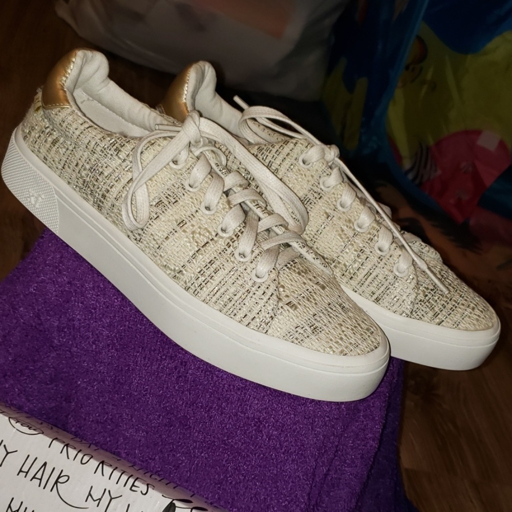 Womens Tennis Shoes Sz 6 NEW W/ BOX